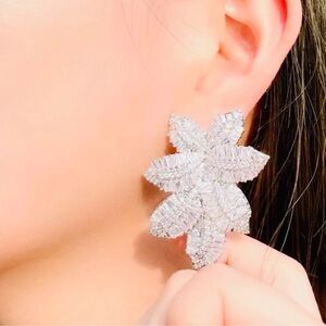 Glamorous Palm Leaf Earrings 14k $3,500